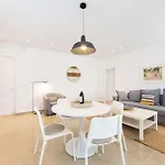 Daire Center Living