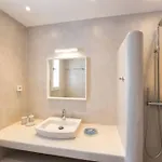 Center Living