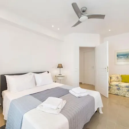 Center Living 纳乌萨