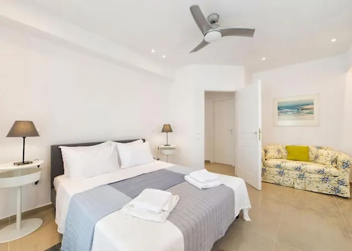 Center Living Naousa